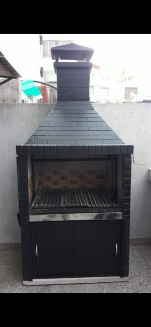 Parrilla de 1.10 mt reforzada color negro.